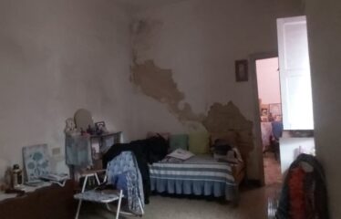 Venta casa. 2 dormitorios. Con patio.