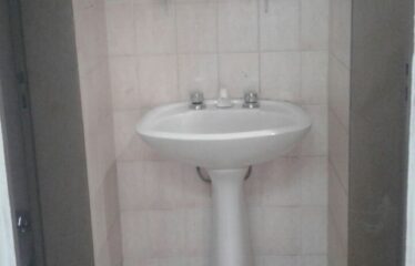 Venta amplio local comercial en el centro.