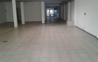 Venta amplio local comercial en el centro.