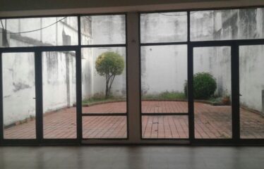Venta amplio local comercial en el centro.